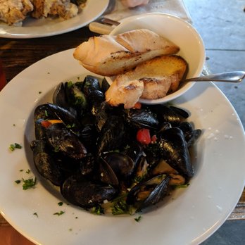 Rustic Table - Mussels appetizer - Southern Near Me - Pawleys Island, South Carolina Rustic Table - Mussels appetizer - Southern Near Me - Pawleys Island, South Carolina