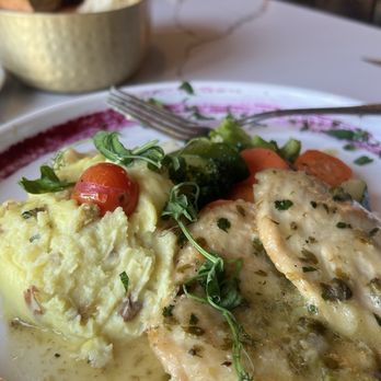 Mia Restaurant & Bar - Chicken piccata - Italian Near Me - Roseville, California