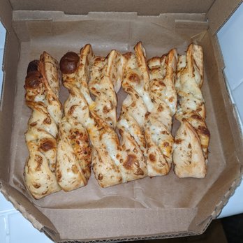 Round Table Pizza - Pizza Near Me - Newport Beach, California Round Table Pizza - Pizza Near Me - Newport Beach, California
