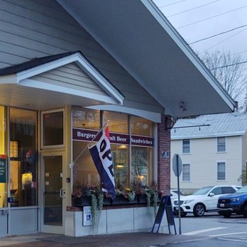 Reed's North - the front of the restaurant - American Near Me - Warner, New Hampshire