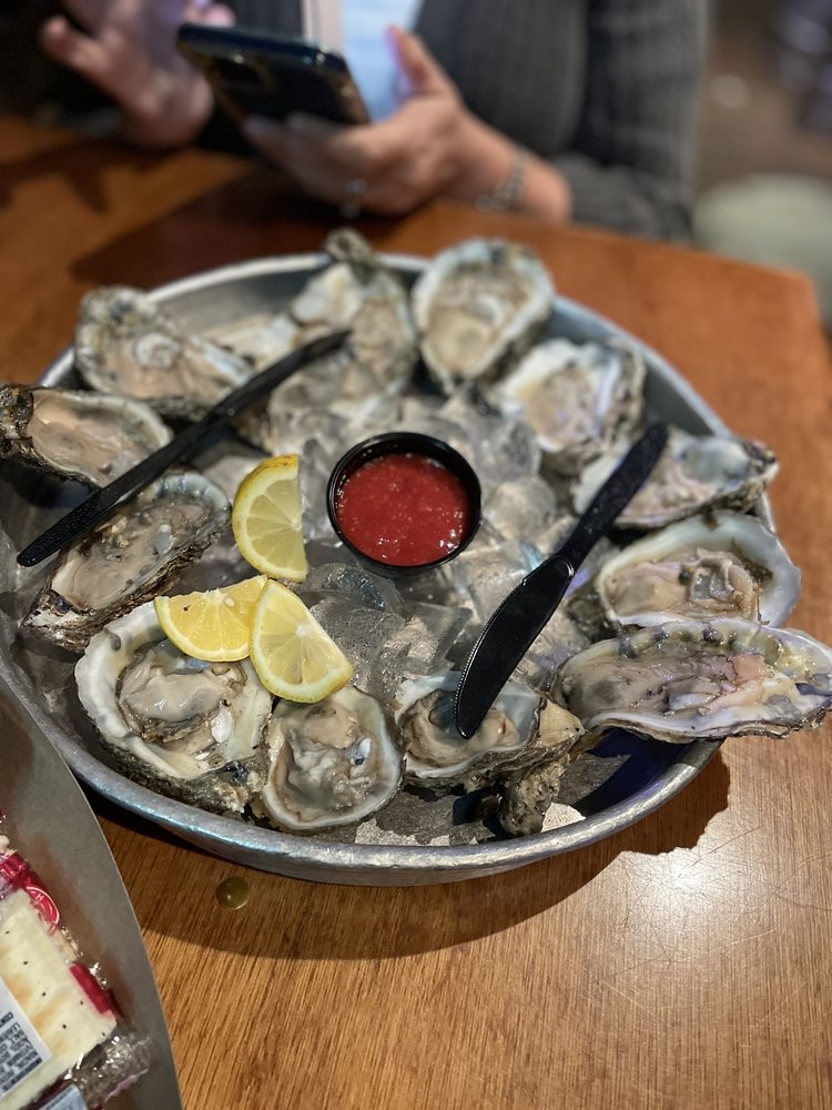 BERNIE’S OYSTER HOUSE CLOSED 207 Photos & 339 Reviews 115 E River