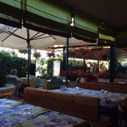 Pizzeria Miravalle - The outdoor patio