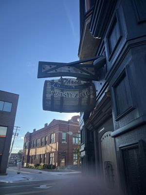 Three Blind Mice Irish Pub by null
