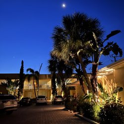 Inn at the Beach - The inner "courtyard.