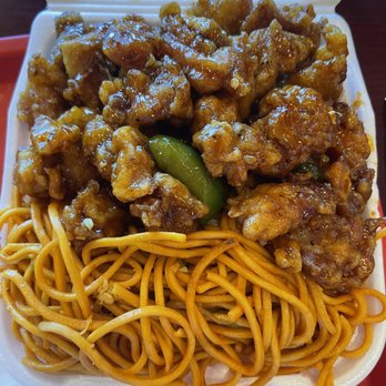 Dragon Express - Chow Mein with 2 entrees of Jalapeno chicken - Chinese Near Me - Chino, California Dragon Express - Chow Mein with 2 entrees of Jalapeno chicken - Chinese Near Me - Chino, California