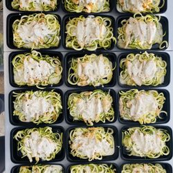 Bizzybodsfuel - Chicken Alfredo w/ zucchini noodles