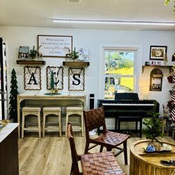 Active Coffee Shop - Inside seating