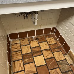 Brown's Chicken - Dirty bathroom floors