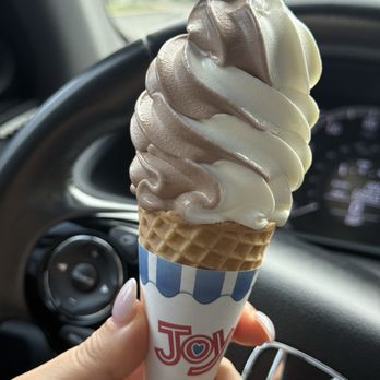 Charlie's Ice Cream - Soft serve vanilla & chocolate swirl - Ice Cream & Frozen Yogurt Near Me - Miami, Florida Charlie's Ice Cream - Soft serve vanilla & chocolate swirl - Ice Cream & Frozen Yogurt Near Me - Miami, Florida