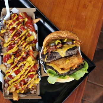 Between 2 Buns - Burgers Near Me - Altona, VIC