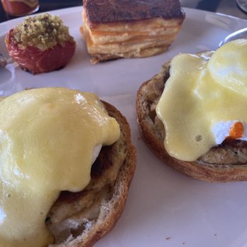 Cafe Le Reve - Crab Cakes Eggs Benedict - Breakfast & Brunch Near Me - Riverside, California