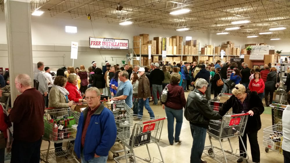 UFS DOWNTOWN OUTLET CENTER Updated October 2024 13 Photos & 12