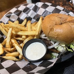 Monitor Inn - Hamburger and fries