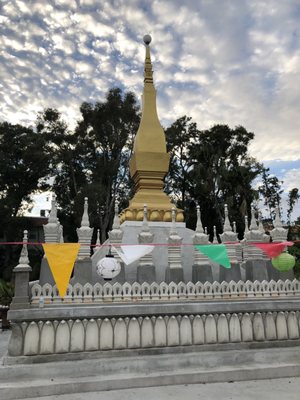 Semiz yigitlar qizni ogritguncha sikishardi Midjetlar bilan gigantlar porno