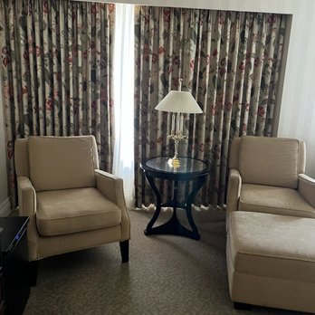 Mayflower Park Hotel - Sitting area - Hotels Near Me - Seattle, Washington Mayflower Park Hotel - Sitting area - Hotels Near Me - Seattle, Washington