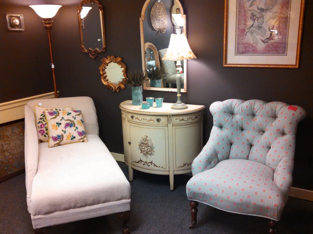 ROOM SERVICE Updated September 2024 27 Photos & 11 Reviews 933 Liberty Rd, Lexington