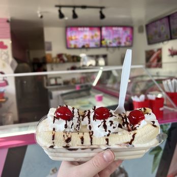 Michoacan A Pedir De Boca - Banana split with coconut and key lime pie ice creams - Ice Cream & Frozen Yogurt Near Me - Bozeman, Montana Michoacan A Pedir De Boca - Banana split with coconut and key lime pie ice creams - Ice Cream & Frozen Yogurt Near Me - Bozeman, Montana