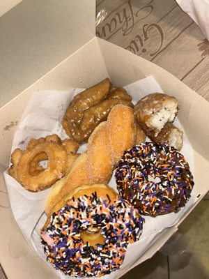 Ravin's Donuts & Ice Cream by null