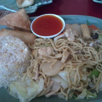 Thai House Restaurant - Chicken Chow Mein w/Fried Rice..Very Delicious - Thai Near Me - Redlands, California Thai House Restaurant - Chicken Chow Mein w/Fried Rice..Very Delicious - Thai Near Me - Redlands, California