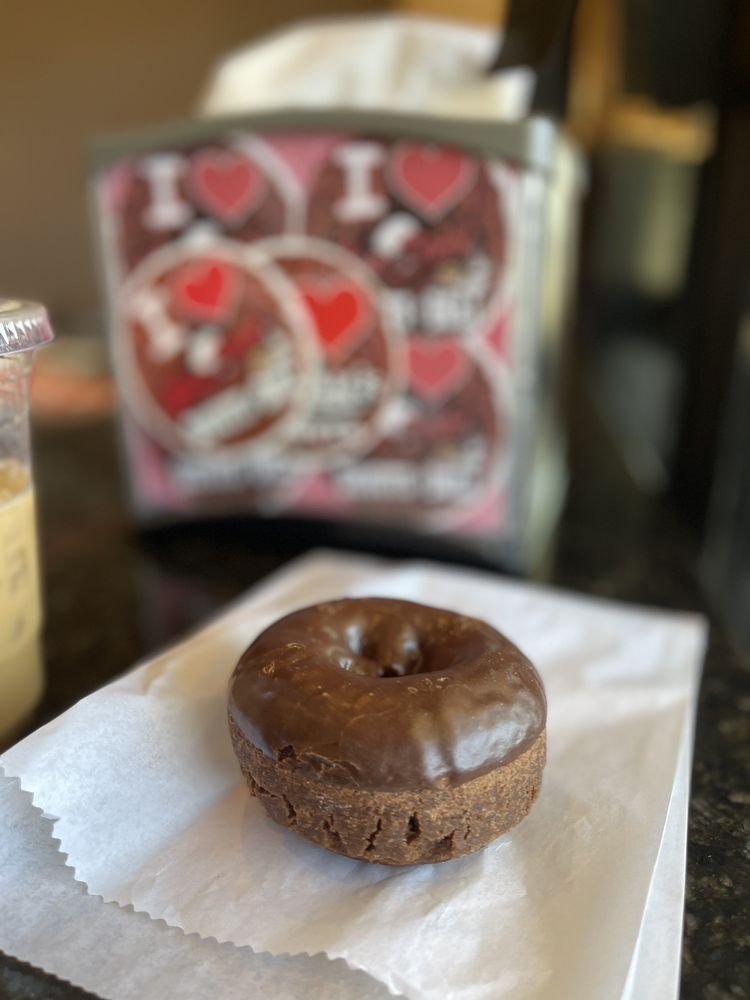 MAIN STREET DONUTS & DELI Updated September 2024 99 Photos & 106