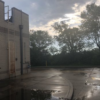 Lion's Choice - Troy - Drive thru/back of building - American Near Me - Troy, Missouri