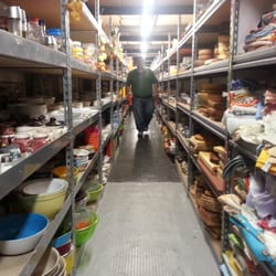 Bodega La Carnicería - Bernardo acechando los pasillos