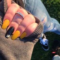 Acrylic set with design