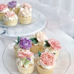 Sweet Wisk - Mother's Day Cupcakes