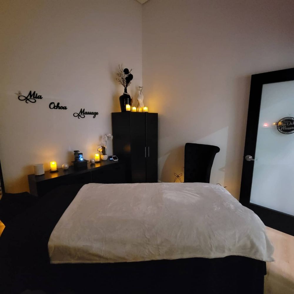 Mia Ochoa Massage Logo