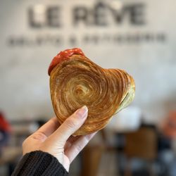 Le Rêve Gelato & Pâtisserie - Supreme croissant passionfruit raspberry