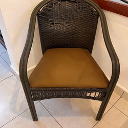 Hotel Uxmal Resort Maya - Damaged weaving chairs available to guests.