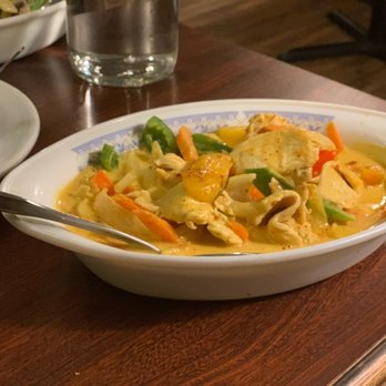 Green Basil - Mango curry with chicken - Thai Near Me - North Providence, Rhode Island