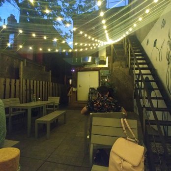 Té - Back patio - Asian Fusion Near Me - Toronto, Ontario