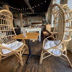 Buranko Cafe & Bar - Cute seating