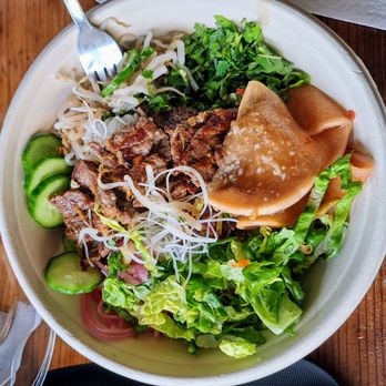 Little Sama Ojai - Vermicelli bowl with beef and fresh veggies. Delicious - Asian Fusion Near Me - Ojai, California Little Sama Ojai - Vermicelli bowl with beef and fresh veggies. Delicious - Asian Fusion Near Me - Ojai, California
