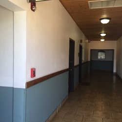 Aloha Aina Center - Inside the middle entrance