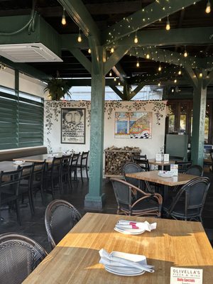 Olivella’s Pizza and Wine by null