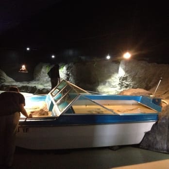 Austin Aquarium - I don't even know what was supposed to be in that boat.. - Aquariums Near Me - Austin, Texas