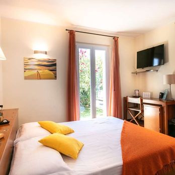 Oasi Hotel - Guest room - Bed & Breakfast Near Me - Levanto, SP