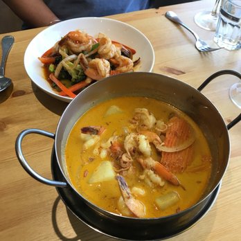 Kin'd - Shrimp yellow curry & shrimp basil - Thai Near Me - Fresh Meadows, New York