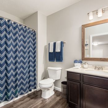 Berkley House - Guest Bath - Apartments Near Me - Upper Arlington, Ohio