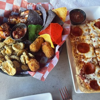 Hogan's Hangout - Pepperoni Flatbread and Sampler - Sports Bars Near Me - Clearwater, Florida Hogan's Hangout - Pepperoni Flatbread and Sampler - Sports Bars Near Me - Clearwater, Florida
