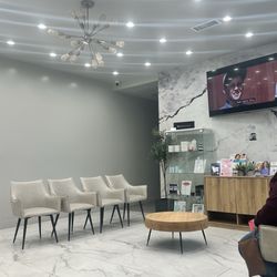 Dermatology & Skin Cancer - Bakersfield IV - Waiting area.