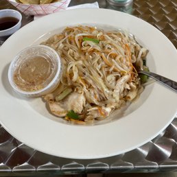 Chicken Pad Thao Chicken Pad Thao