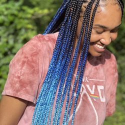Flawless & Girly Studios - Small Knotless Plaits