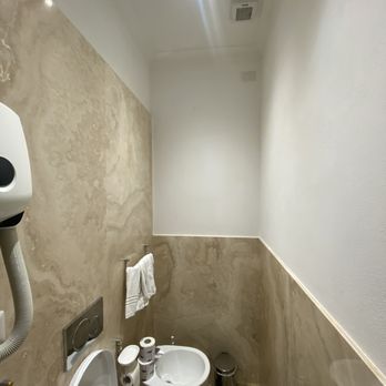 Albergo Chiusarelli - Bathroom black mold and mildew - Hotels Near Me - Siena, SI Albergo Chiusarelli - Bathroom black mold and mildew - Hotels Near Me - Siena, SI