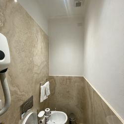 Albergo Chiusarelli - Bathroom black mold and mildew