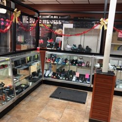 Gem Pawnbrokers - Showcases