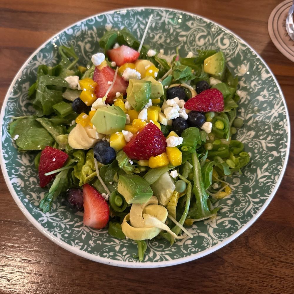 The Chapman - Salad - Lounges Near Me - Winter Park, Florida