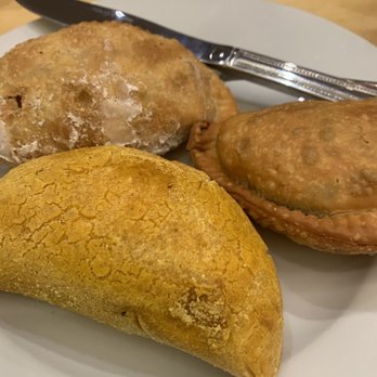Empanada Mama - Hell's Kitchen - Front: Portobello Back Left: Romeo & Juliet Back Right: Spinach & Cheese - Latin American Near Me - New York, New York